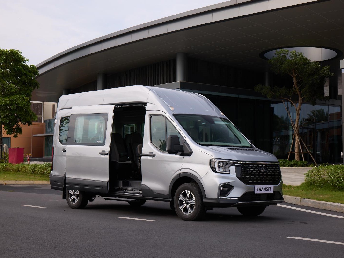 Ford Transit Hoàn Toàn Mới | Premium+